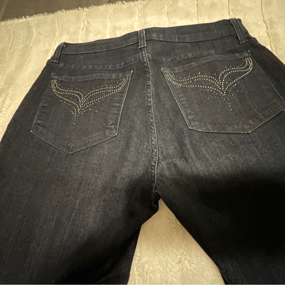Blue Jeans - Picture 2 of 6